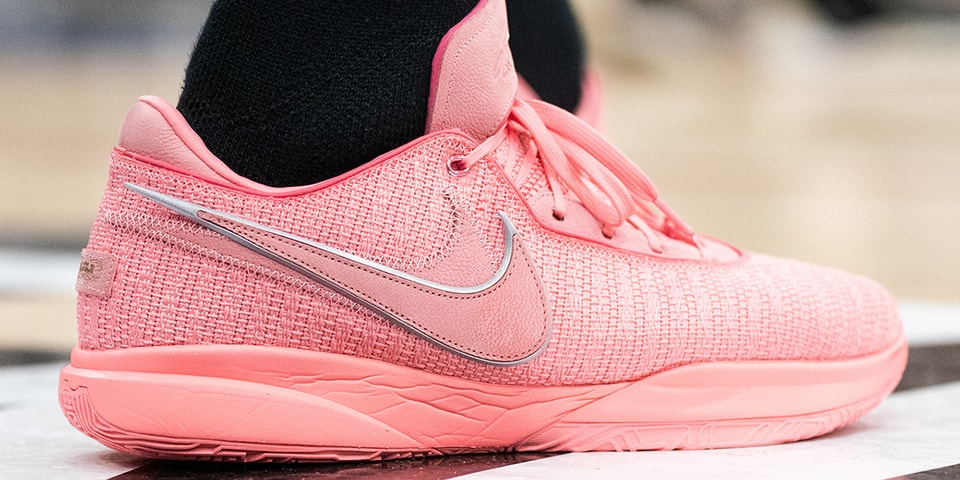 kobe pink shoes