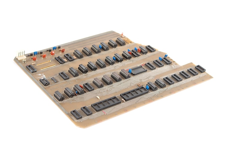 Steve Job's Very Own Apple-1 Computer Is Currently Going for $400,000 USD at Auction