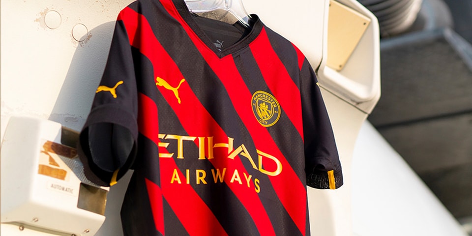 restjes snelheid Monument Manchester City's 2022/23 Away Kit Arrives in Red and Black Stripes |  Hypebeast