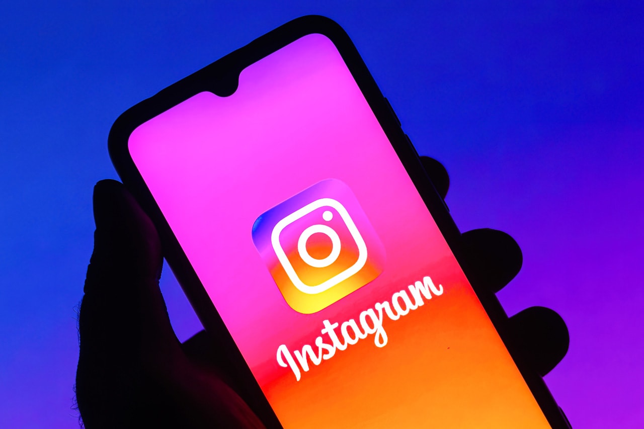 Instagram BeReal Photo Sharing App Feature Service Test Screenshots Preview Candid Challenges