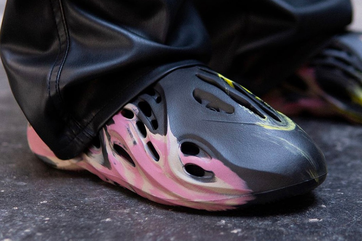 adidas YEEZY Foam Runner MX Carbon On-Foot Look Release Info Date Buy Price 