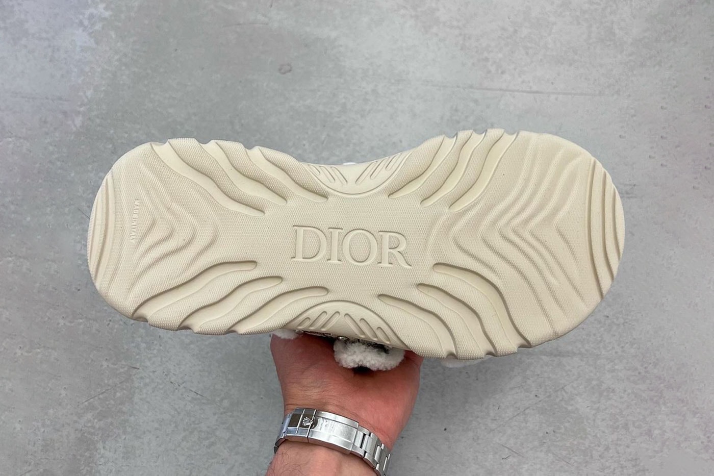 Dior Sherpa Jack oblique travis scott slippers sneaker sole metallic strap first look image date