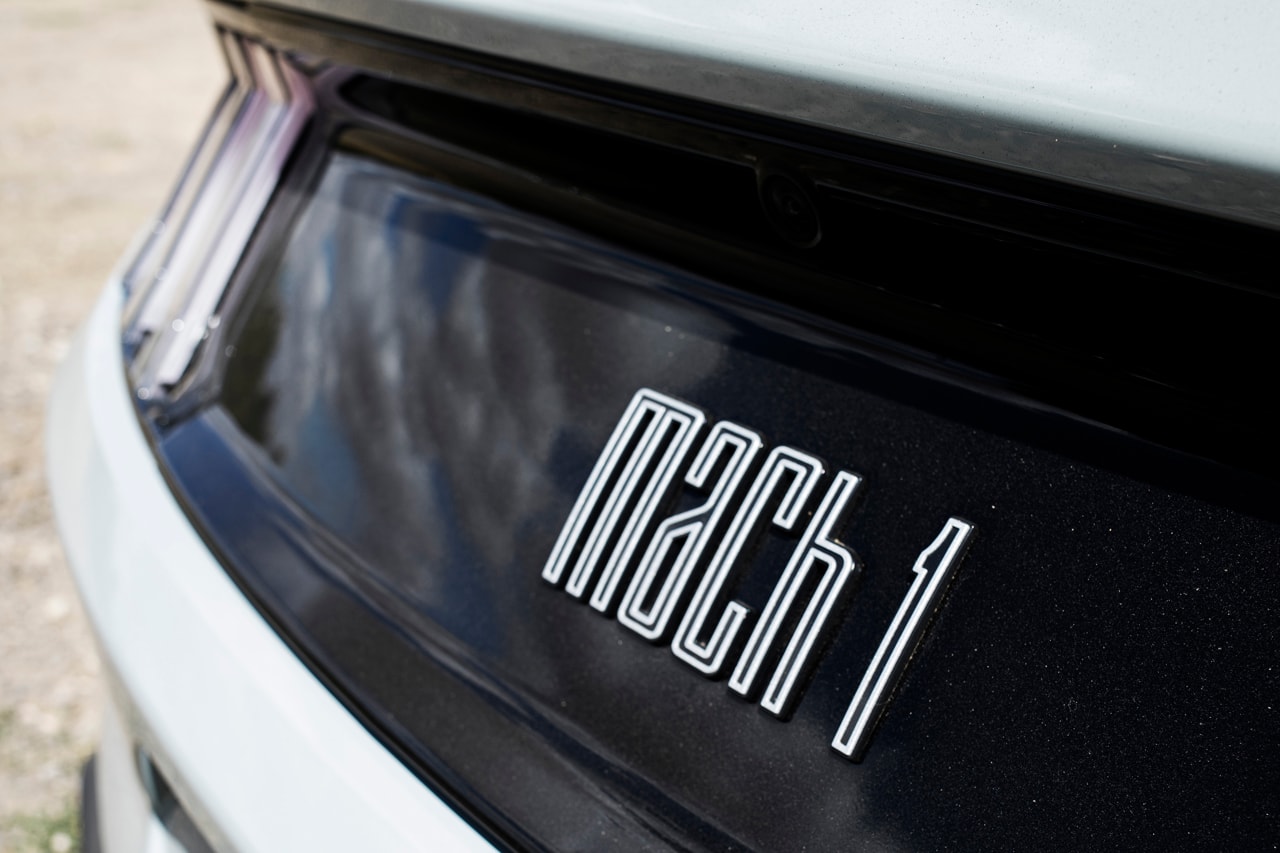Ford Mustang Mach 1 Open Road Hypebeast Review Test Drive Muscle Car American V8 5.0 GT Maniabilité Ligne droite Corners Meme TikTok Wheelspin Drag Race Smoke