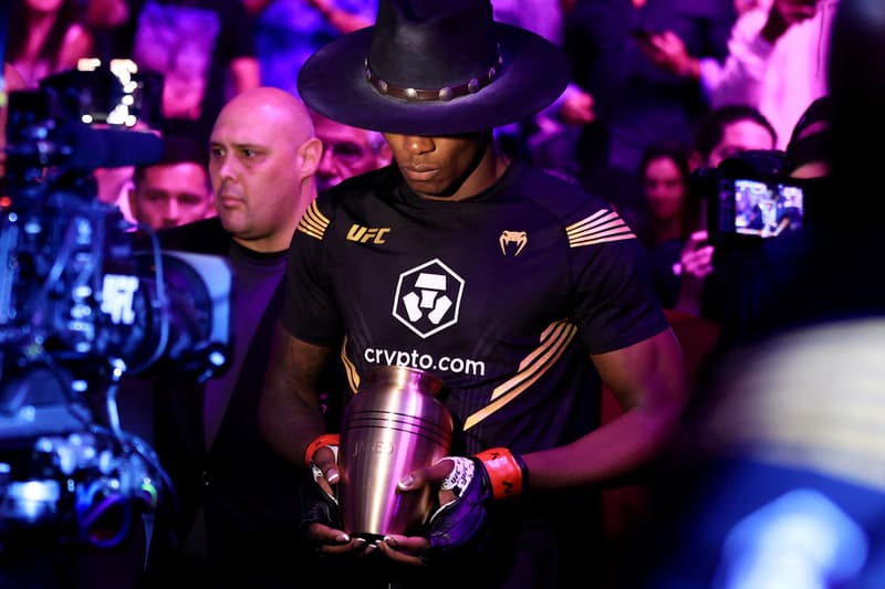 Israel Adesanya Set to Defend Middleweight Title Against Alex Pereira UFC 281 grudge match news info grudge match kickboxing avenge loss 