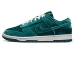 Nike Dunk Low Appears With Full Green Velvet Upppers