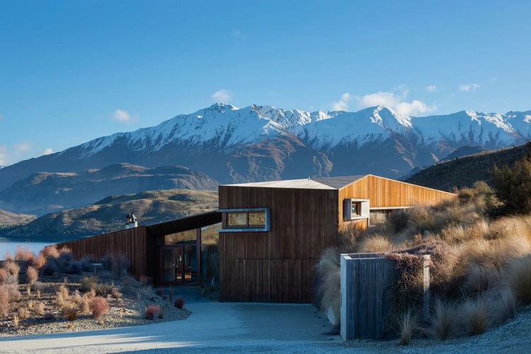 Listings: This $11 Million USD Home in New Zealand Offers Breathtaking Views of Its Surrounding Lake and Mountain Range