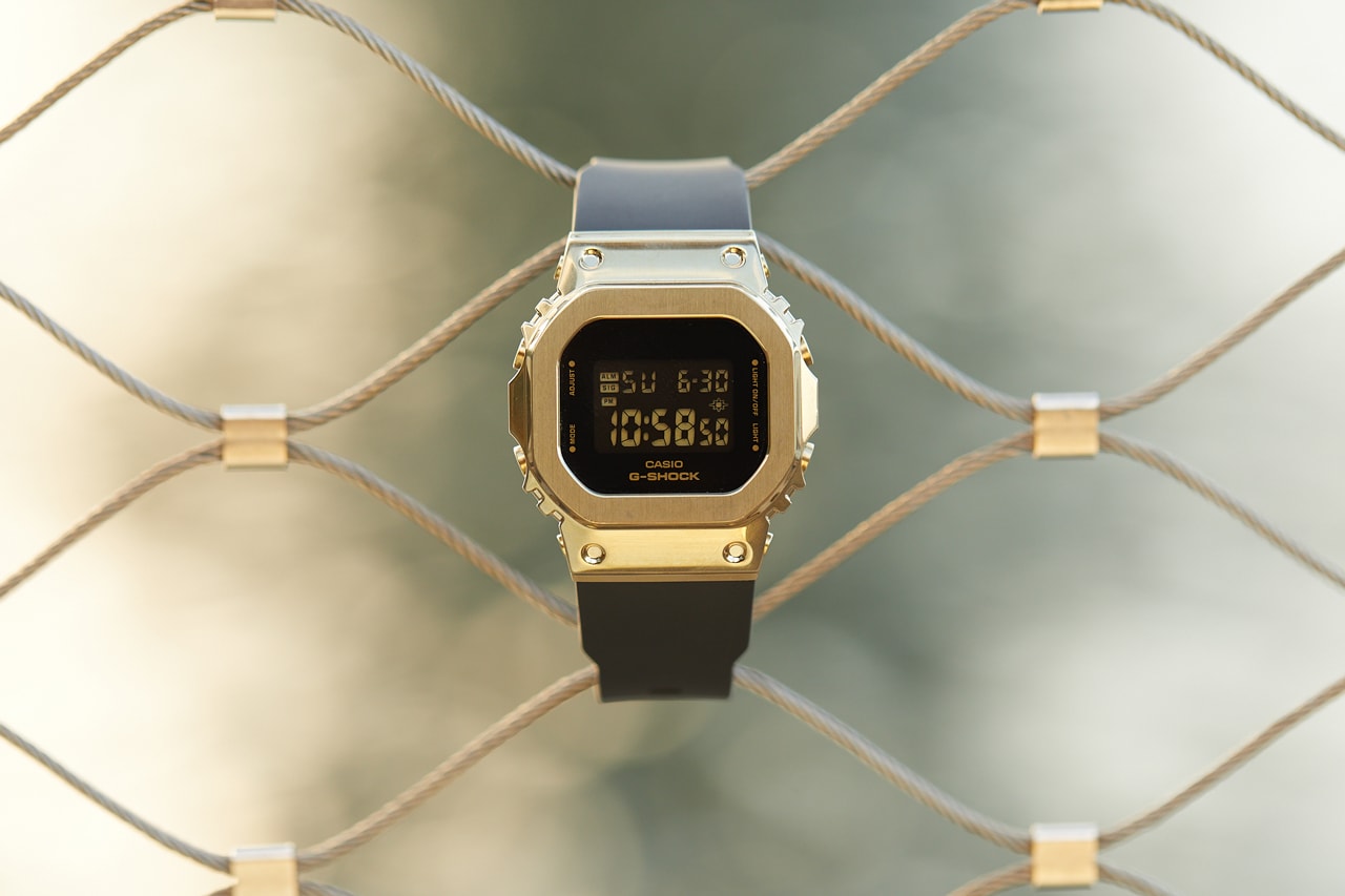 G-SHOCK がブラックとゴールドを掛け合わせた最新シリーズを発表 G-SHOCK Black and Gold Watch Collection Lookbook GM-2100G-1A9 GM-S2100GB-1A GM-5600G-9 GM-S5600GB-1 Shock-Resistant 200-Meter Water Resistance 