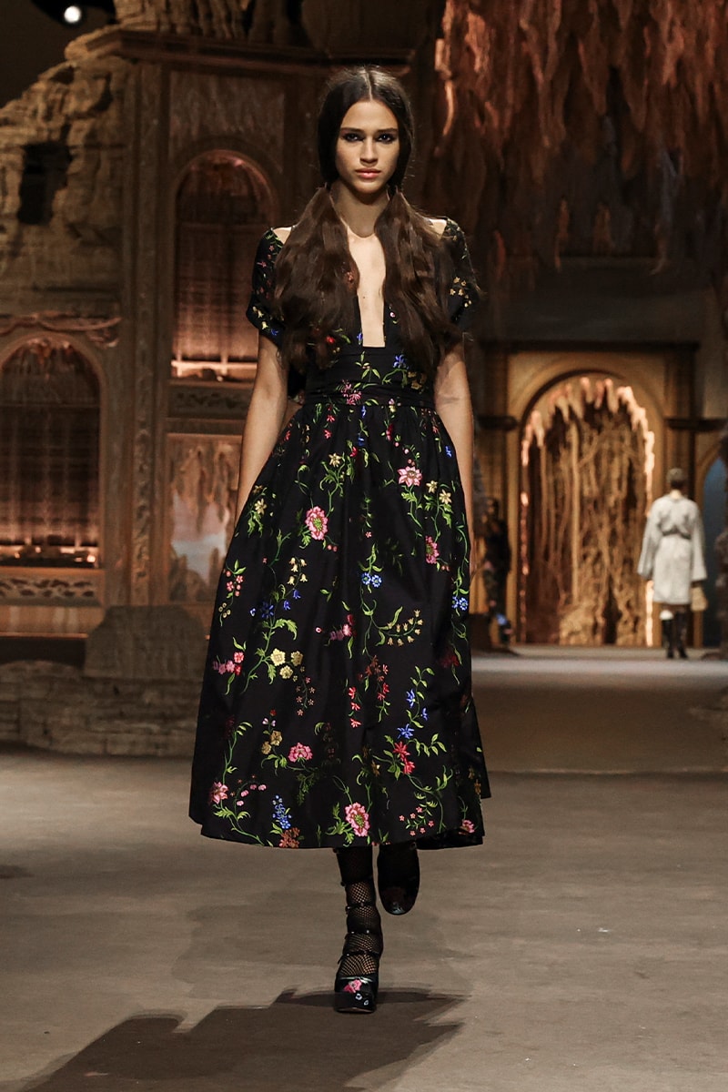 Corsets at Dior Autumn-Winter 2022-2023  Fashion, Mode fashion, Fashion  dresses