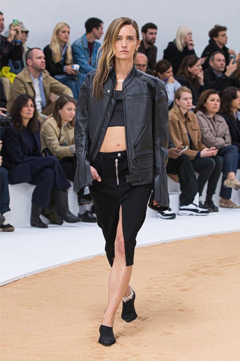 Courrèges весна-лето 23 станет утренним нарядом на пляже весна-лето 2023 Неделя моды в Париже подиум Rave Beach Vibes Bella Hadid Nicolas Di Felice Rave Belgian Club