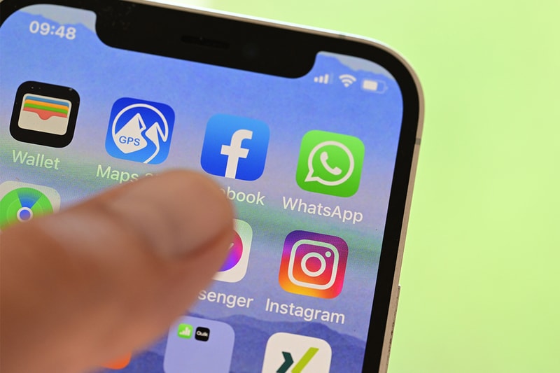 Exclusive Paid Features Are Reportedly Coming to Facebook, Instagram and WhatsApp mark zuckerberg meta social media platforms 