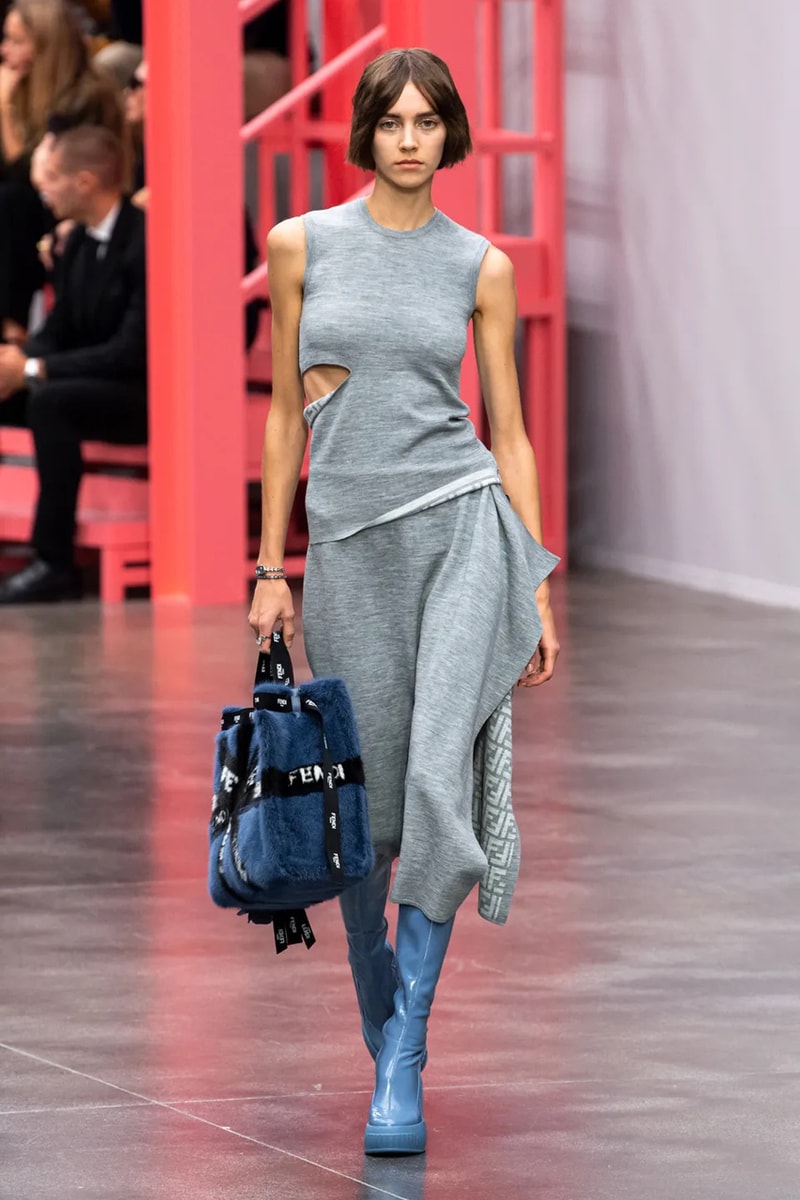 Ким Джонс в зеленом цвете для коллекции Fendi весна-лето 23 для Недели моды в Милане