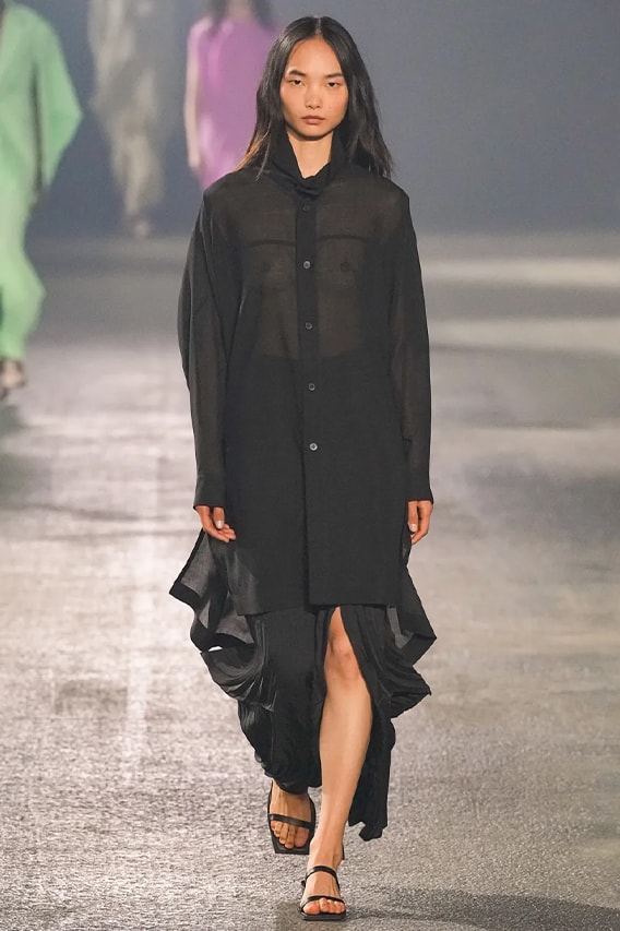 Issey Miyake Paris Fashion Week SS23 Spring Summer 2023 Runway Show Posthumous Collection Review Looks Images 