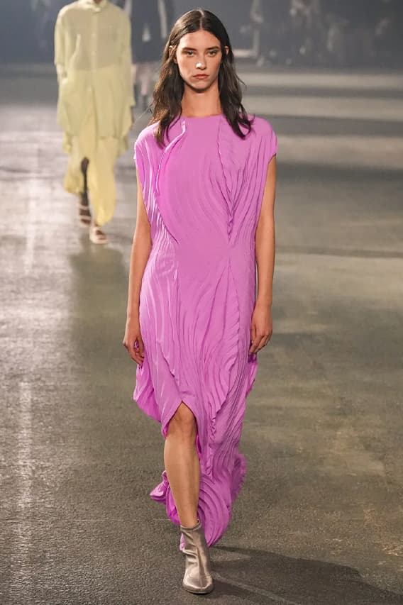 Issey Miyake Paris Fashion Week SS23 Spring Summer 2023 Runway Show Posthumous Collection Review Looks Images 