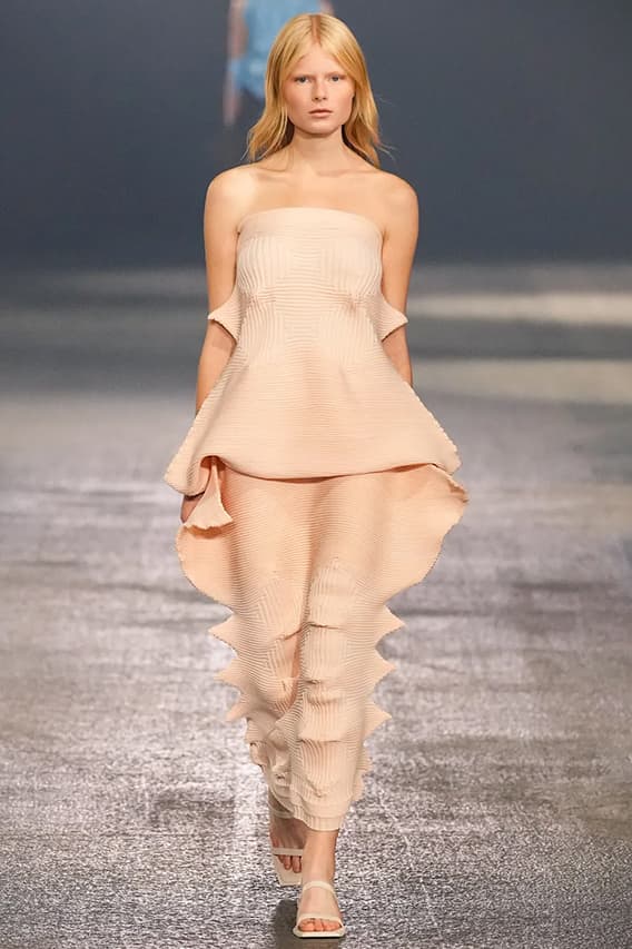 Issey Miyake Paris Fashion Week SS23 Spring Summer 2023 Runway Show Posthumous Collection Review Looks Images