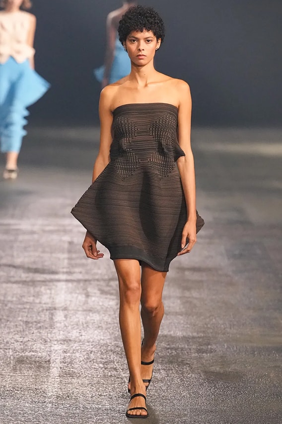 Issey Miyake Paris Fashion Week SS23 Spring Summer 2023 Runway Show Posthumous Collection Review Looks Images 