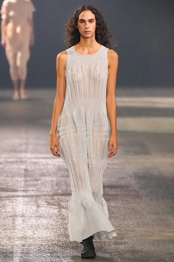 Issey Miyake Paris Fashion Week SS23 Spring Summer 2023 Runway Show Posthumous Collection Review Looks Images 