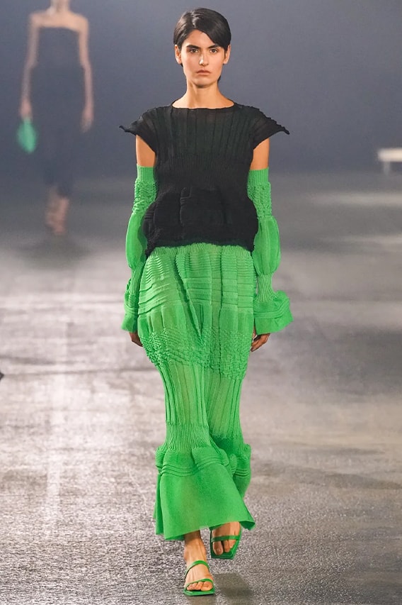 Issey Miyake Paris Fashion Week SS23 Spring Summer 2023 Runway Show Posthumous Collection Review Looks Images 