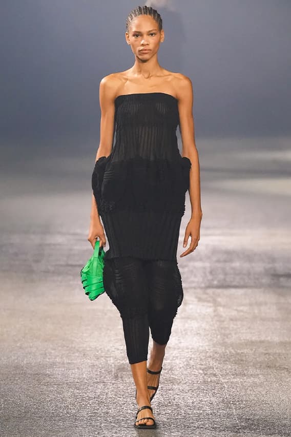 Issey Miyake Paris Fashion Week SS23 Spring Summer 2023 Runway Show Posthumous Collection Review Looks Images 