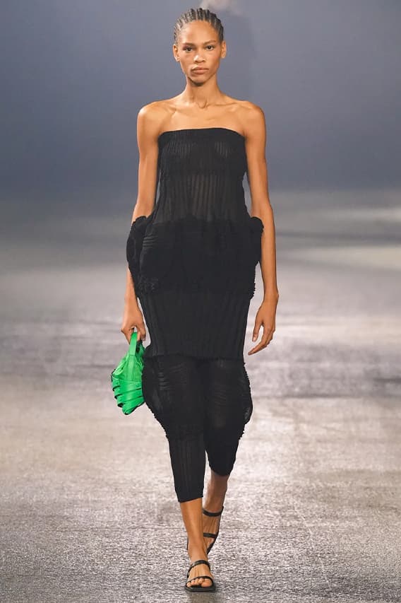 Issey Miyake Paris Fashion Week SS23 Spring Summer 2023 Runway Show Posthumous Collection Review Looks Images