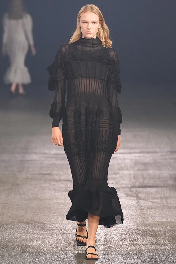 Issey Miyake Paris Fashion Week SS23 Spring Summer 2023 Runway Show Posthumous Collection Review Looks Images 