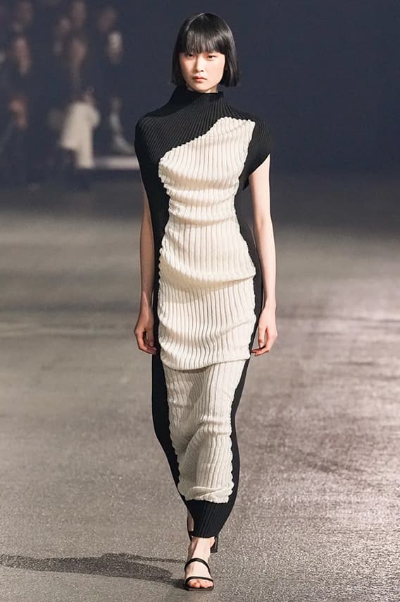 Issey Miyake Paris Fashion Week SS23 Spring Summer 2023 Runway Show Posthumous Collection Review Looks Images