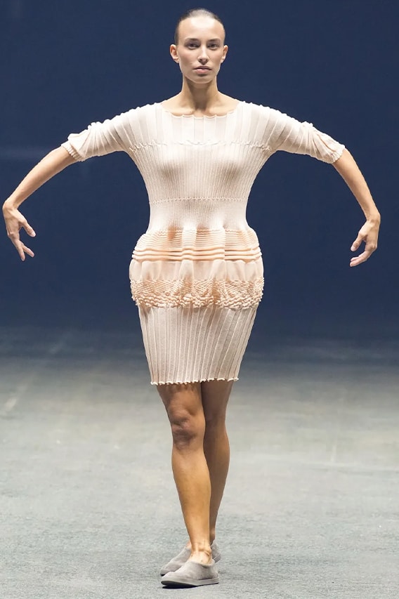 Issey Miyake Paris Fashion Week SS23 Spring Summer 2023 Runway Show Posthumous Collection Review Looks Images 