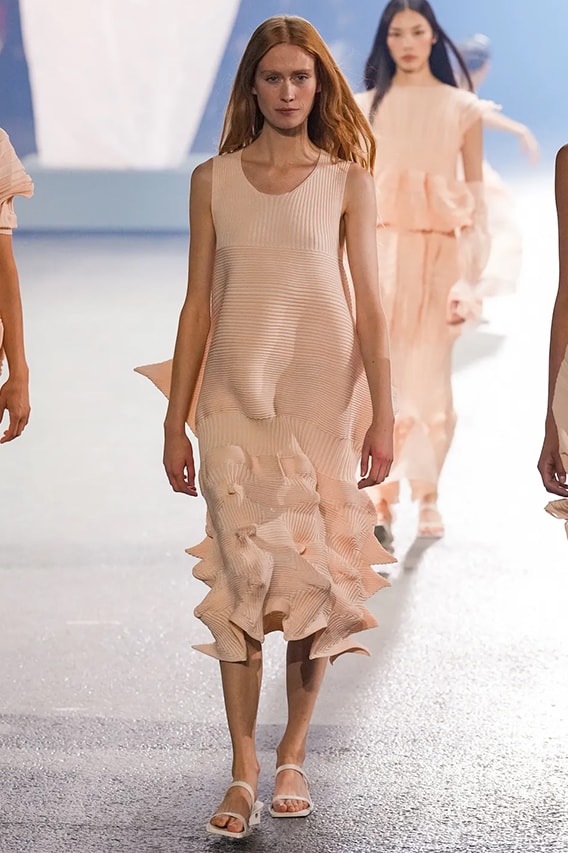 Issey Miyake Paris Fashion Week SS23 Spring Summer 2023 Runway Show Posthumous Collection Review Looks Images 
