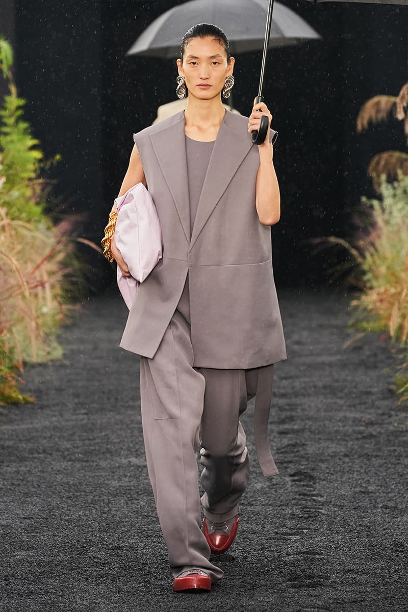 Jil Sander Refocuses Its SS23 Collection on Sensible Unisex Tailoring Milan fashion week monochrome suits loose silhouettes luke lucie meier bella hadid