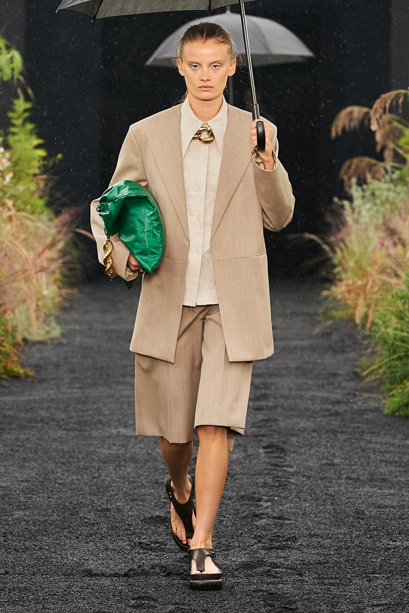 Jil Sander Refocuses Its SS23 Collection on Sensible Unisex Tailoring Milan fashion week monochrome suits loose silhouettes luke lucie meier bella hadid