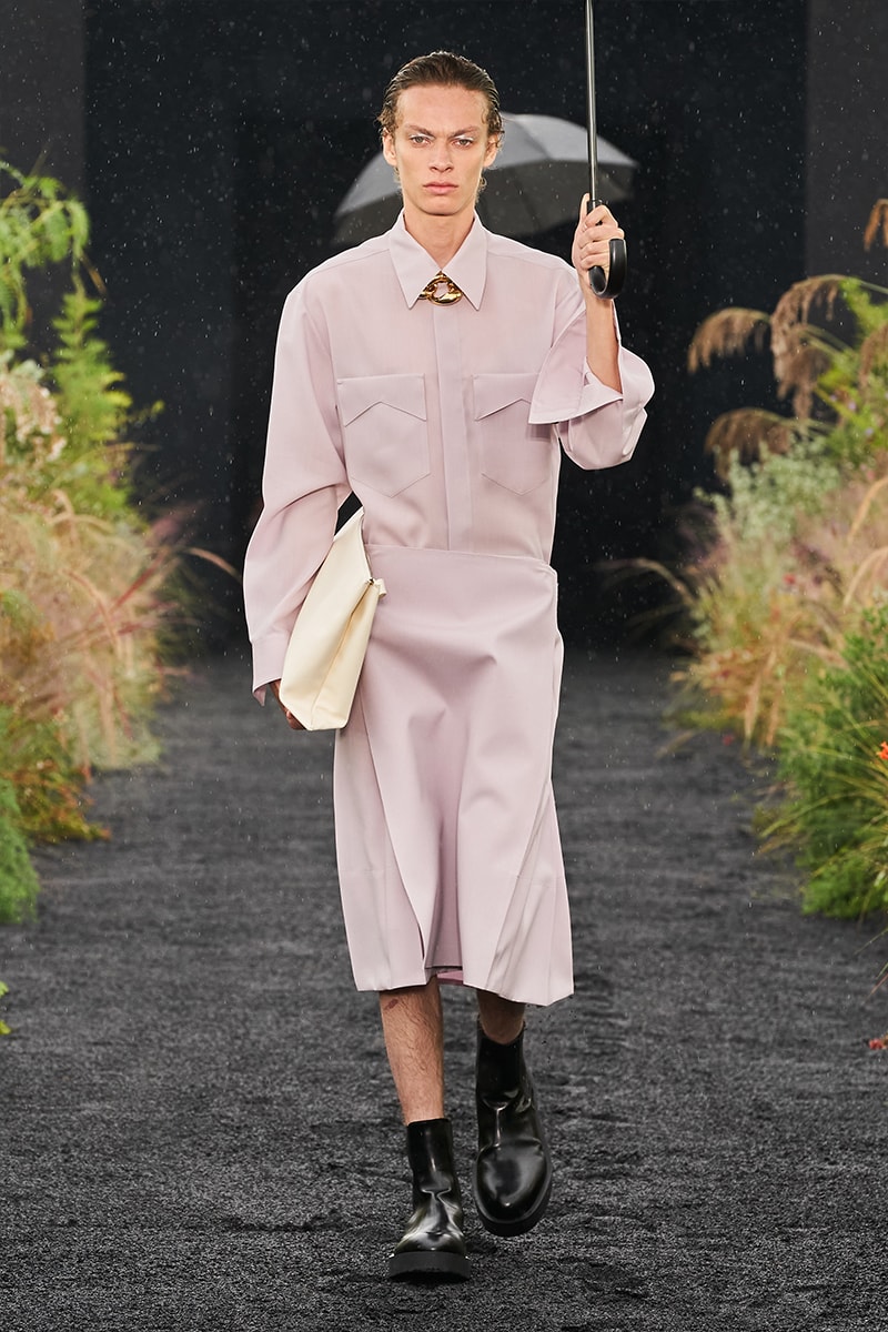 Jil Sander Refocuses Its SS23 Collection on Sensible Unisex Tailoring Milan fashion week monochrome suits loose silhouettes luke lucie meier bella hadid