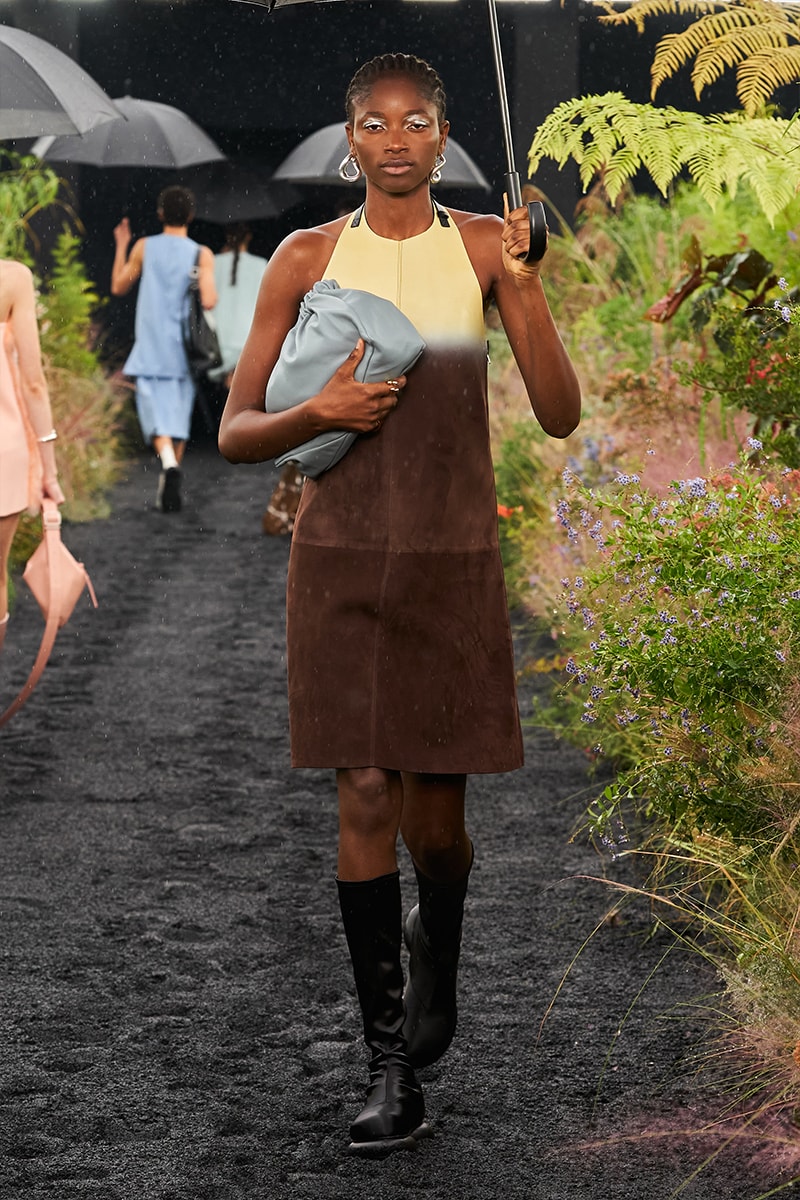Jil Sander Refocuses Its SS23 Collection on Sensible Unisex Tailoring Milan fashion week monochrome suits loose silhouettes luke lucie meier bella hadid