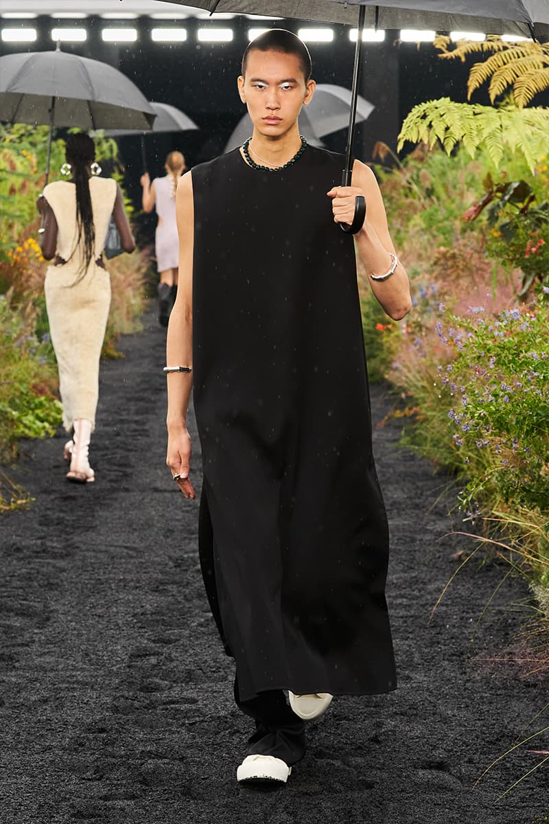 Jil Sander Refocuses Its SS23 Collection on Sensible Unisex Tailoring Milan fashion week monochrome suits loose silhouettes luke lucie meier bella hadid