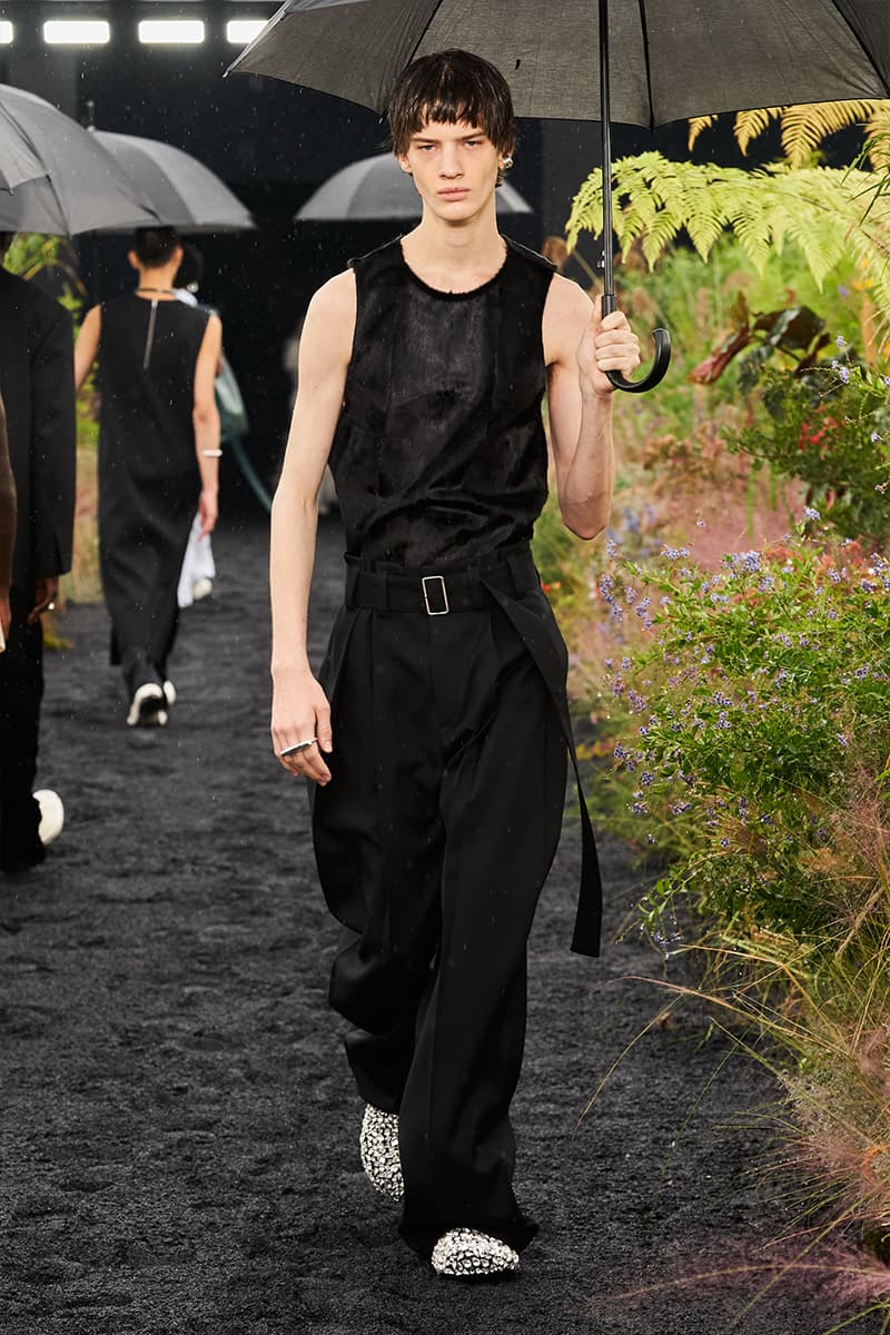 Jil Sander Refocuses Its SS23 Collection on Sensible Unisex Tailoring Milan fashion week monochrome suits loose silhouettes luke lucie meier bella hadid