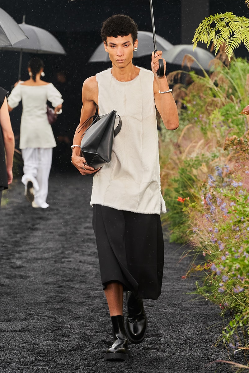 Jil Sander Refocuses Its SS23 Collection on Sensible Unisex Tailoring Milan fashion week monochrome suits loose silhouettes luke lucie meier bella hadid