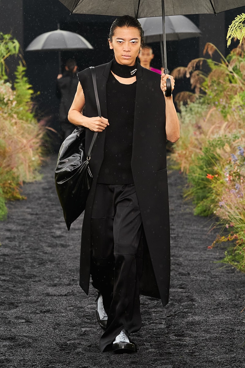 Jil Sander Refocuses Its SS23 Collection on Sensible Unisex Tailoring Milan fashion week monochrome suits loose silhouettes luke lucie meier bella hadid