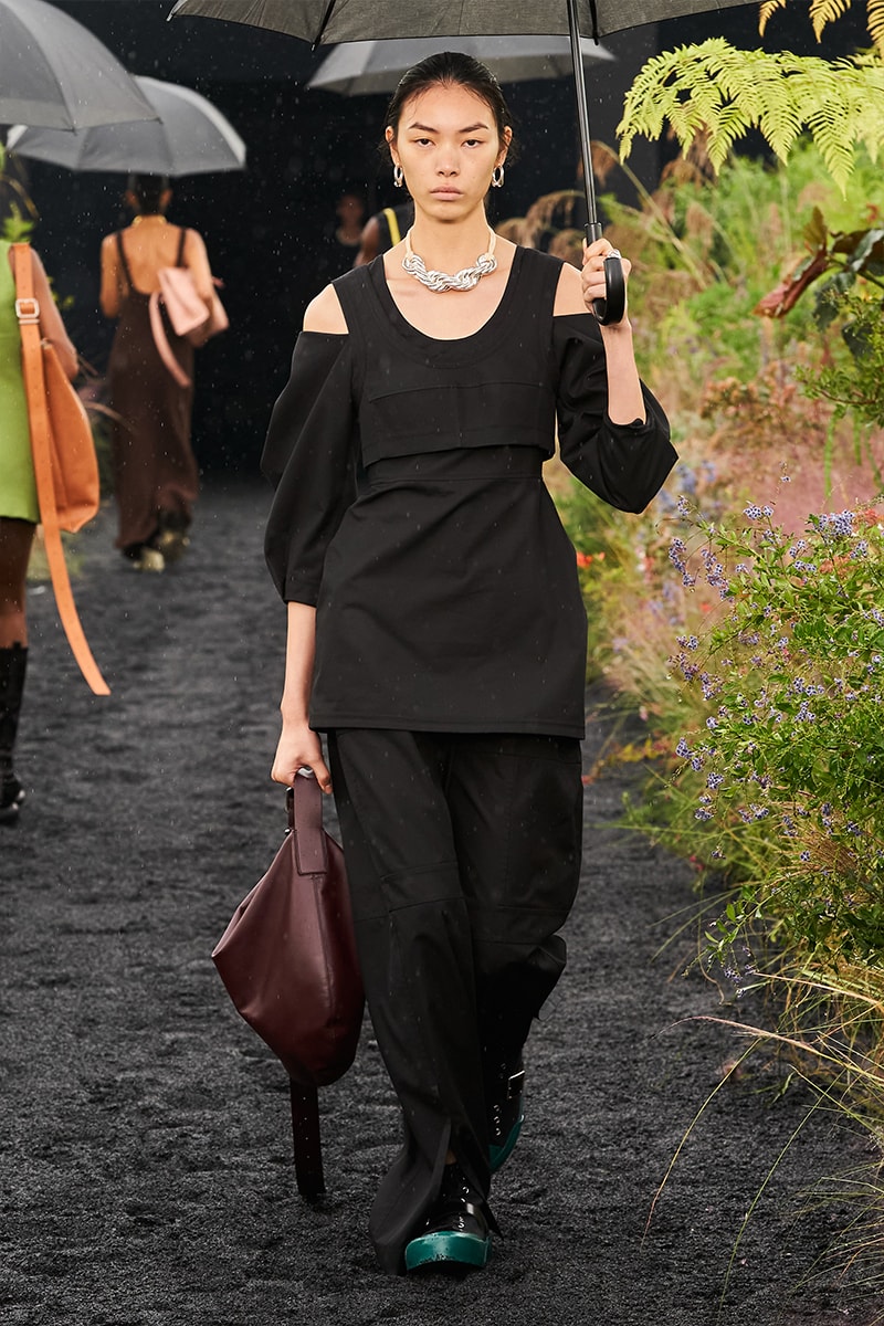 Jil Sander Refocuses Its SS23 Collection on Sensible Unisex Tailoring Milan fashion week monochrome suits loose silhouettes luke lucie meier bella hadid