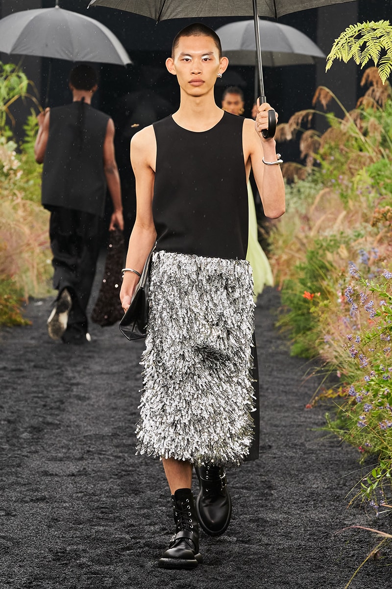 Jil Sander Refocuses Its SS23 Collection on Sensible Unisex Tailoring Milan fashion week monochrome suits loose silhouettes luke lucie meier bella hadid