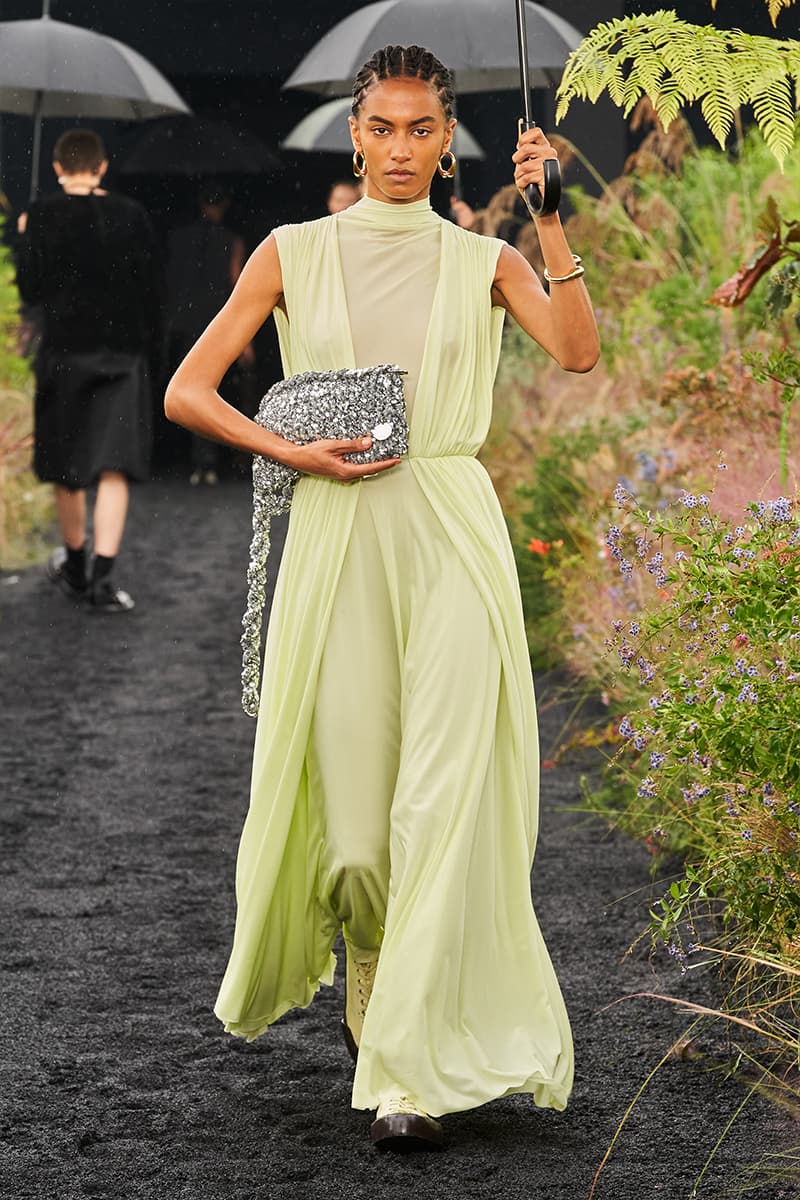 Jil Sander Refocuses Its SS23 Collection on Sensible Unisex Tailoring Milan fashion week monochrome suits loose silhouettes luke lucie meier bella hadid