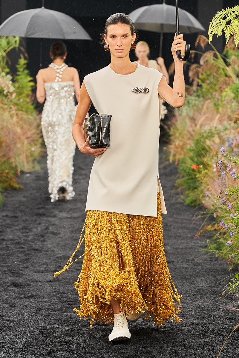 Jil Sander Refocuses Its SS23 Collection on Sensible Unisex Tailoring Milan fashion week monochrome suits loose silhouettes luke lucie meier bella hadid