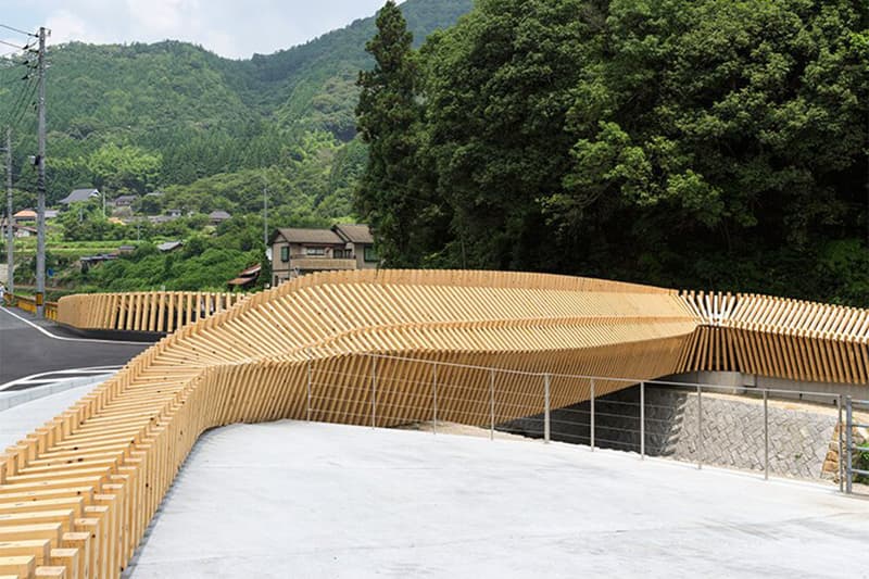 Kengo Kuma Katsumasa Tanaka Builds Kusugibashi Bridge in Iwakuni cypress balustrades wood reinforced congrete brewery info images