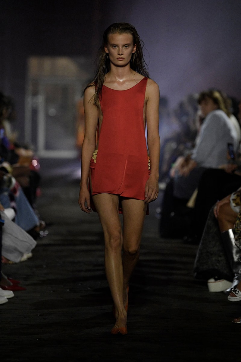 Marni SS23 Made the Sun Rise From Under the Manhattan Bridge spring summer 2023 manhattan bridge orange red blue milan francesco risso kendall jenner madonna anna wintour marni paloma