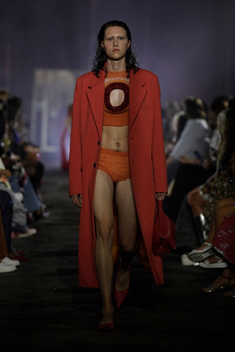 Marni SS23 Made the Sun Rise From Under the Manhattan Bridge spring summer 2023 manhattan bridge orange red blue milan francesco risso kendall jenner madonna anna wintour marni paloma