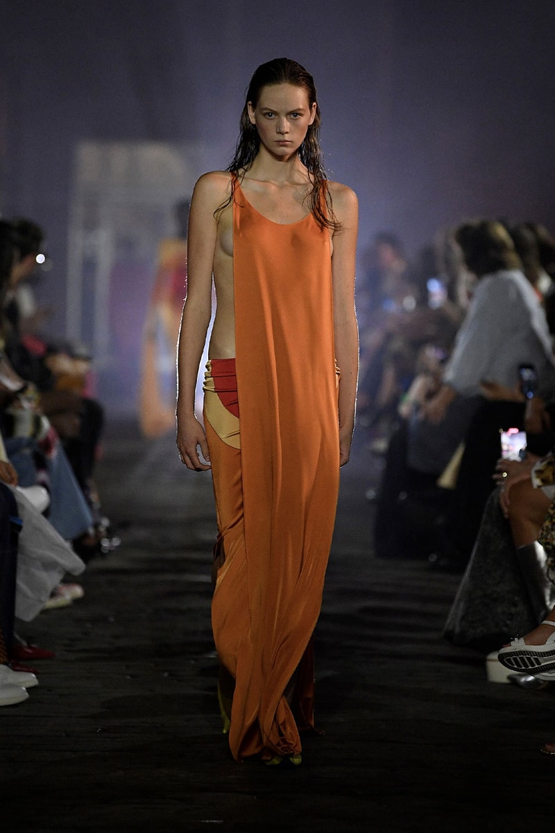 Marni SS23 Made the Sun Rise From Under the Manhattan Bridge spring summer 2023 manhattan bridge orange red blue milan francesco risso kendall jenner madonna anna wintour marni paloma