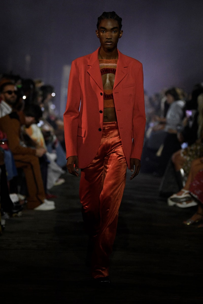 Marni SS23 Made the Sun Rise From Under the Manhattan Bridge spring summer 2023 manhattan bridge orange red blue milan francesco risso kendall jenner madonna anna wintour marni paloma