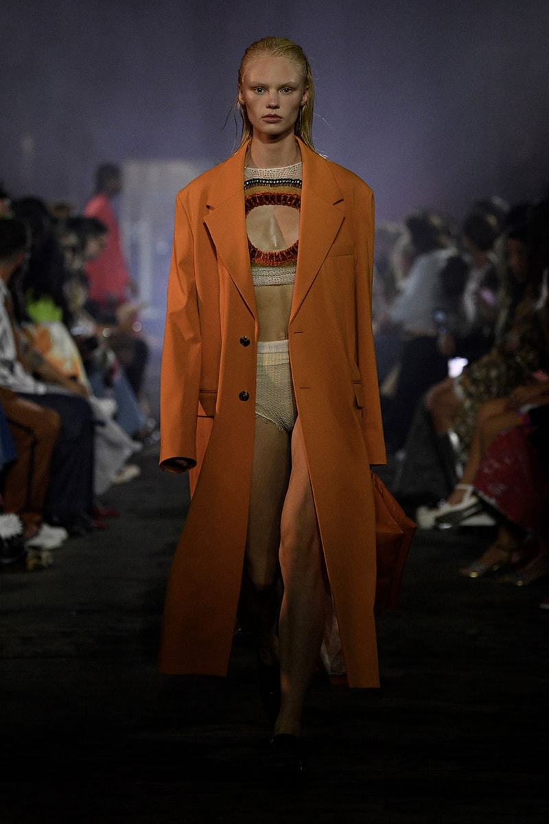 Marni SS23 Made the Sun Rise From Under the Manhattan Bridge spring summer 2023 manhattan bridge orange red blue milan francesco risso kendall jenner madonna anna wintour marni paloma