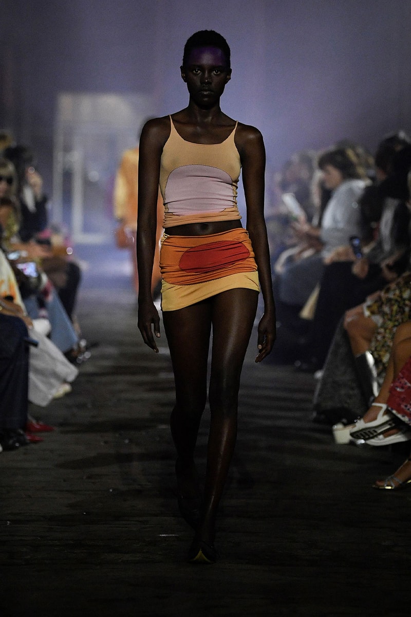 Marni SS23 Made the Sun Rise From Under the Manhattan Bridge spring summer 2023 manhattan bridge orange red blue milan francesco risso kendall jenner madonna anna wintour marni paloma