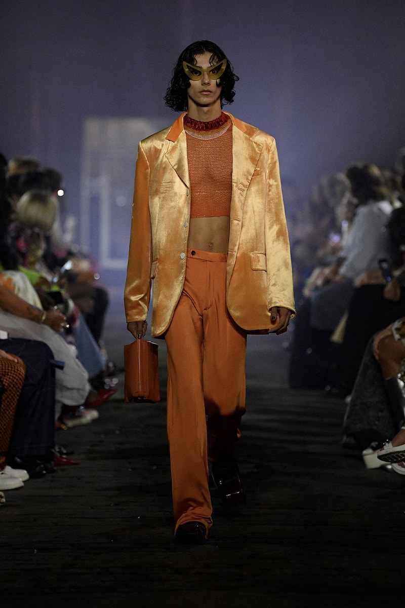 Marni SS23 Made the Sun Rise From Under the Manhattan Bridge spring summer 2023 manhattan bridge orange red blue milan francesco risso kendall jenner madonna anna wintour marni paloma