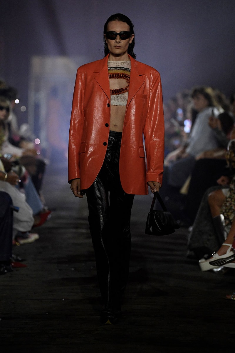Marni SS23 Made the Sun Rise From Under the Manhattan Bridge spring summer 2023 manhattan bridge orange red blue milan francesco risso kendall jenner madonna anna wintour marni paloma