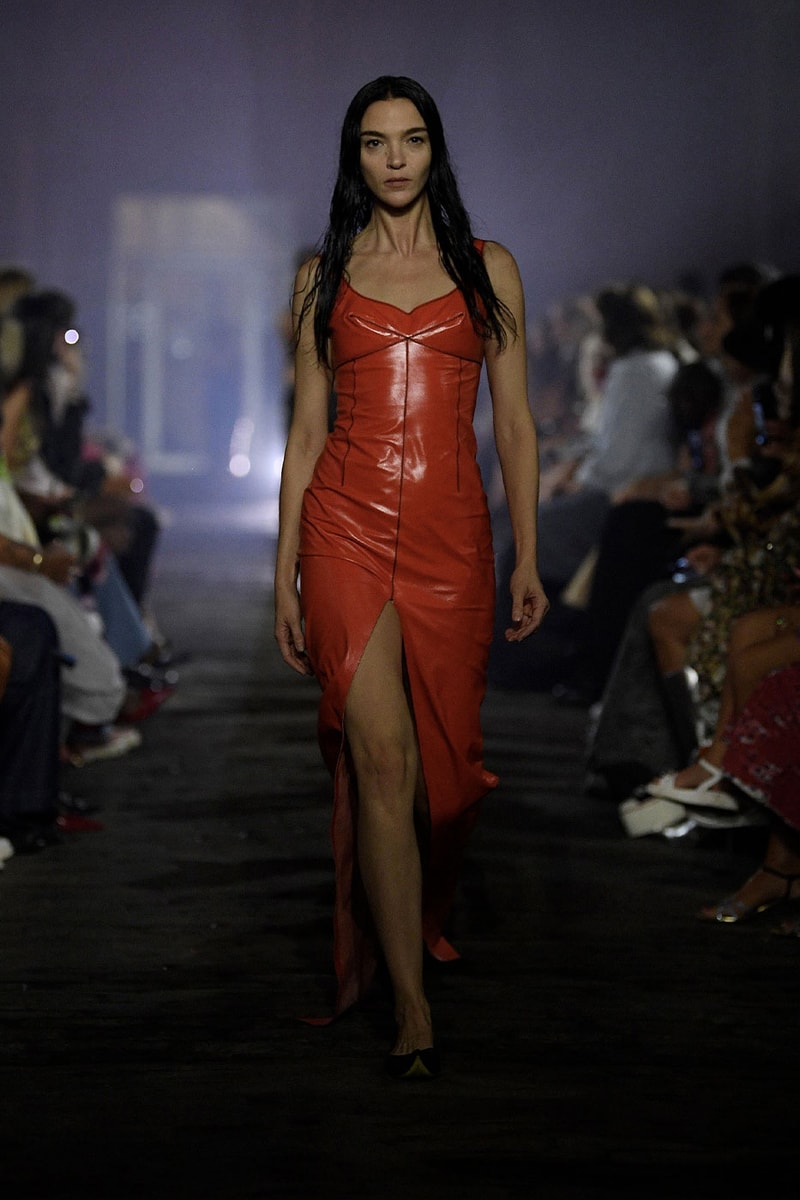 Marni SS23 Made the Sun Rise From Under the Manhattan Bridge spring summer 2023 manhattan bridge orange red blue milan francesco risso kendall jenner madonna anna wintour marni paloma
