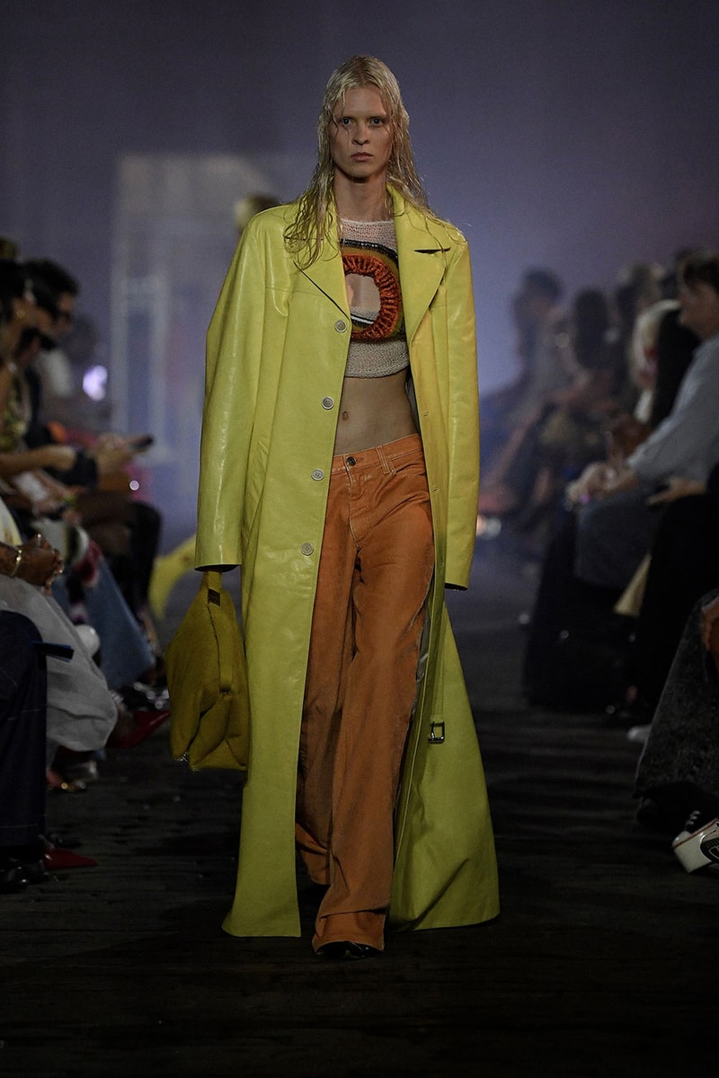 Marni SS23 Made the Sun Rise From Under the Manhattan Bridge spring summer 2023 manhattan bridge orange red blue milan francesco risso kendall jenner madonna anna wintour marni paloma